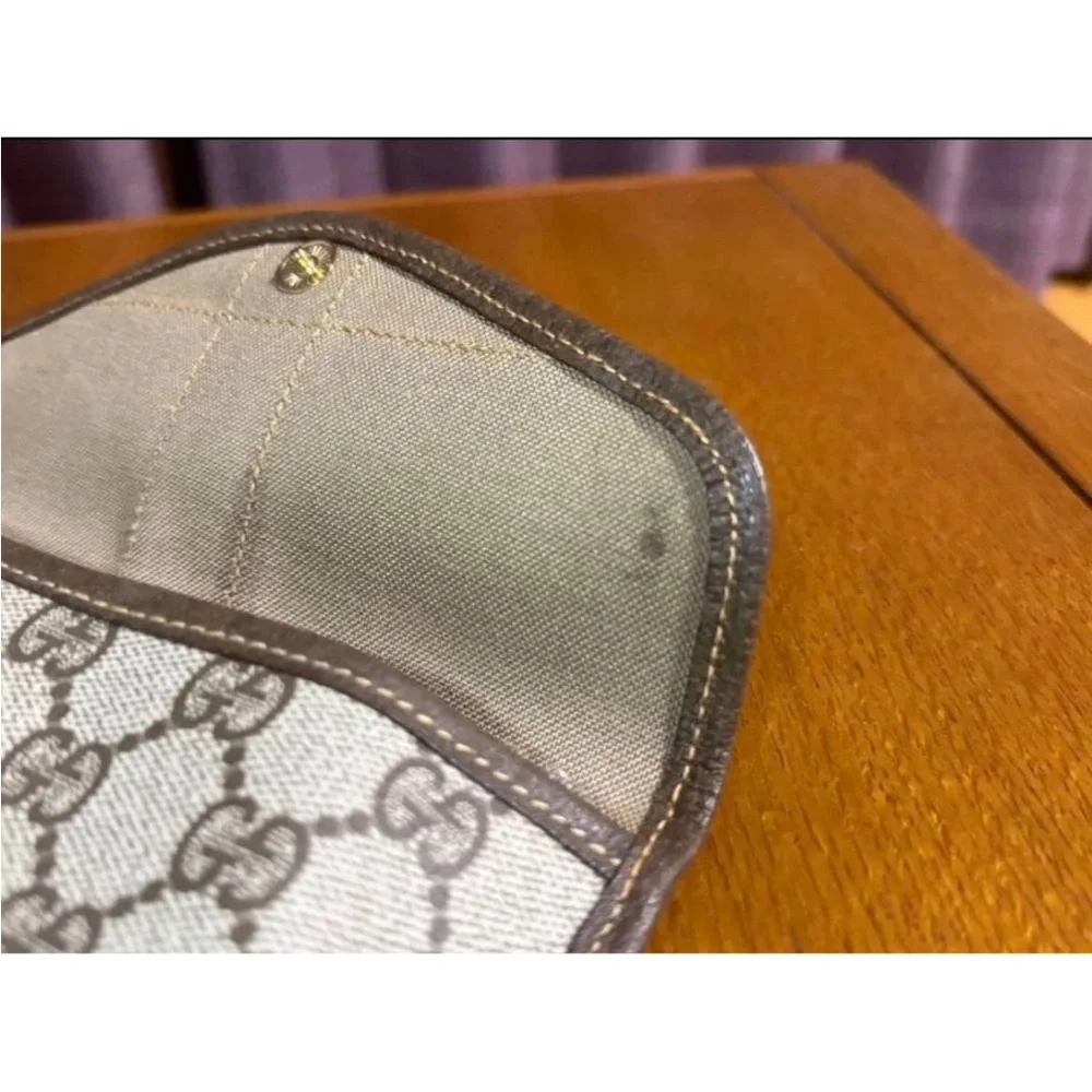 Gucci Brown Leather Clutch with Gold Logo - Picture 8 of 9